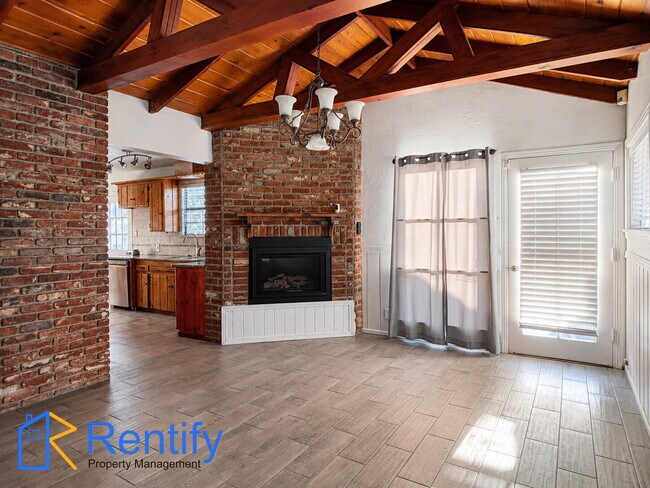 Building Photo - Charming 3bed/2bath Rustic Mid-Century Home