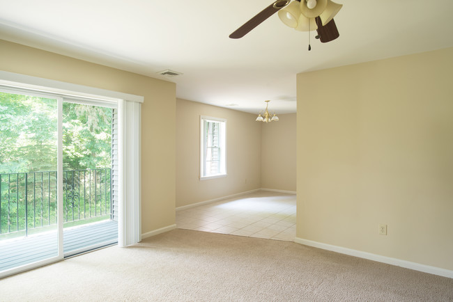 Spacious floor plans - Glenmont Manor