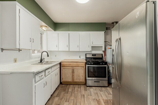 Building Photo - 1635 S Meade St