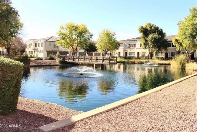 Building Photo - 2625 S Peppertree Dr