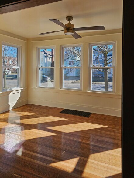 Building Photo - 148 Nassau Ave