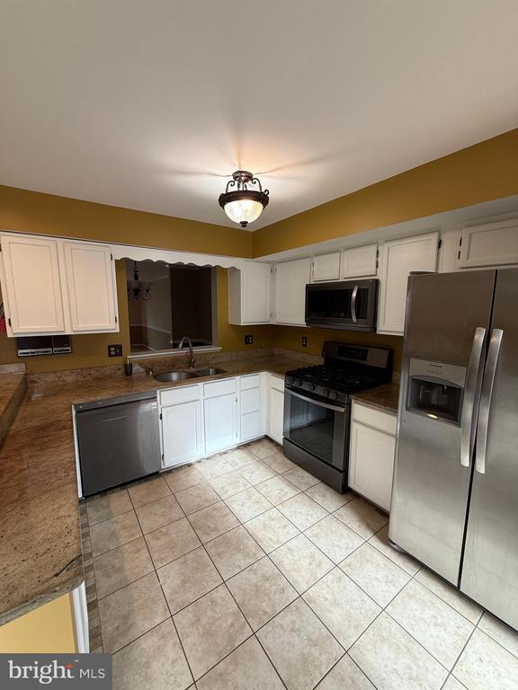 Building Photo - 4221 Devonwood Way