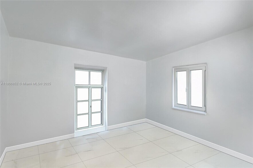 Building Photo - 11040 SW 52nd Dr