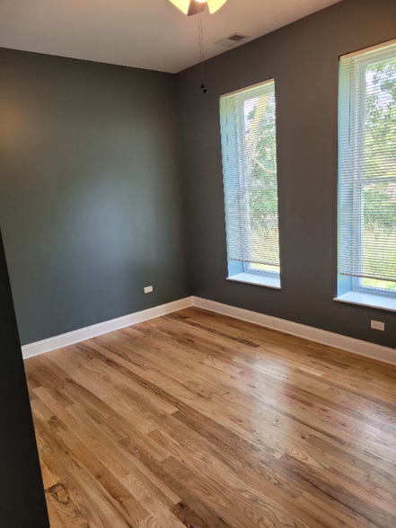 Building Photo - 519 W 65th Pl