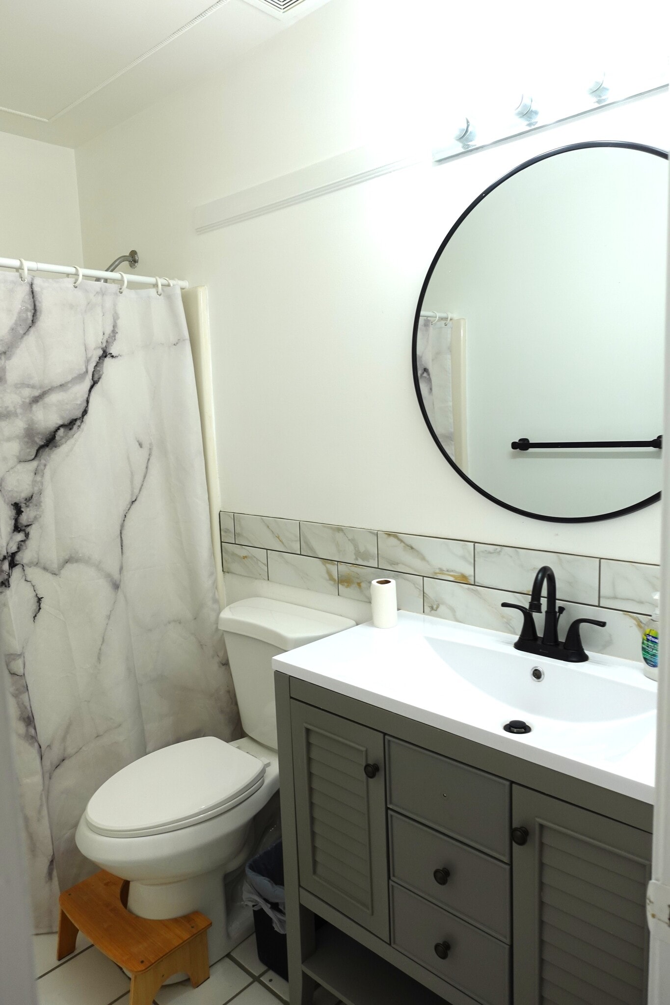 Full Bath on Main - 1333 Holliday Dr