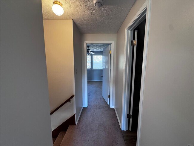 Building Photo - 1560 W County Rd