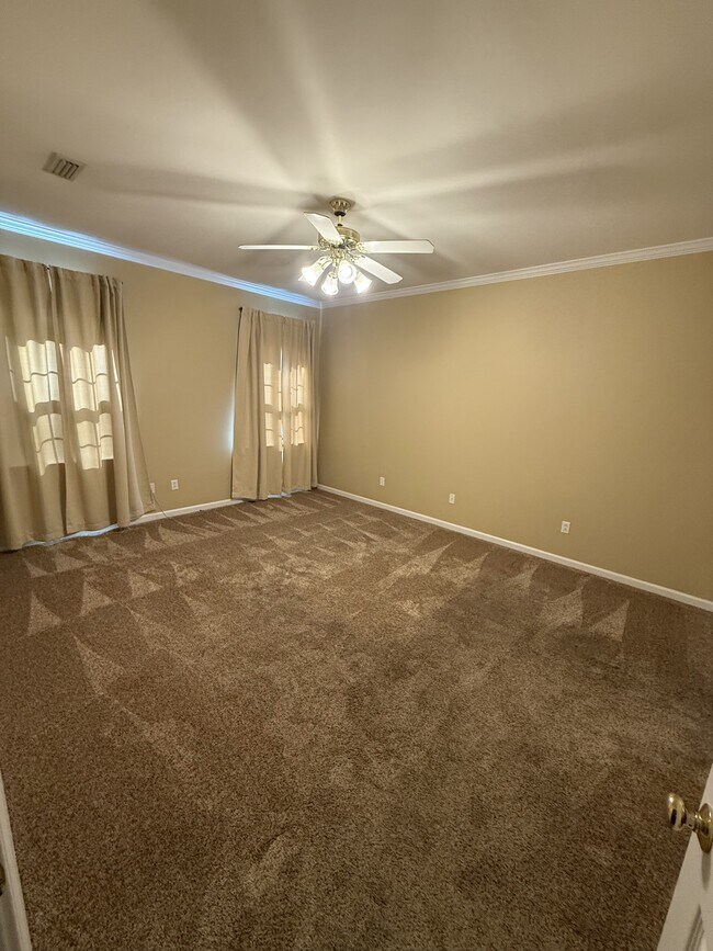 Building Photo - 125 Muirfield Ln