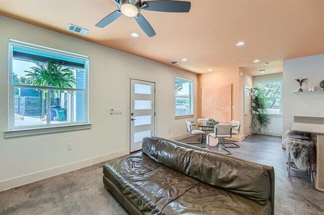 Building Photo - 7311 Providence Ave