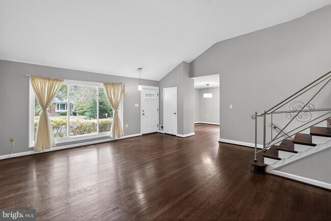 Building Photo - 9211 E Parkhill Dr