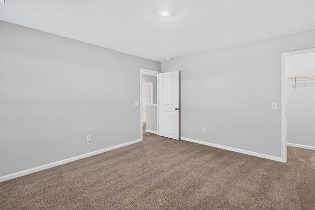 Building Photo - Experience Spacious Comfort: 3-Bedroom Home with 2.5 Baths.
