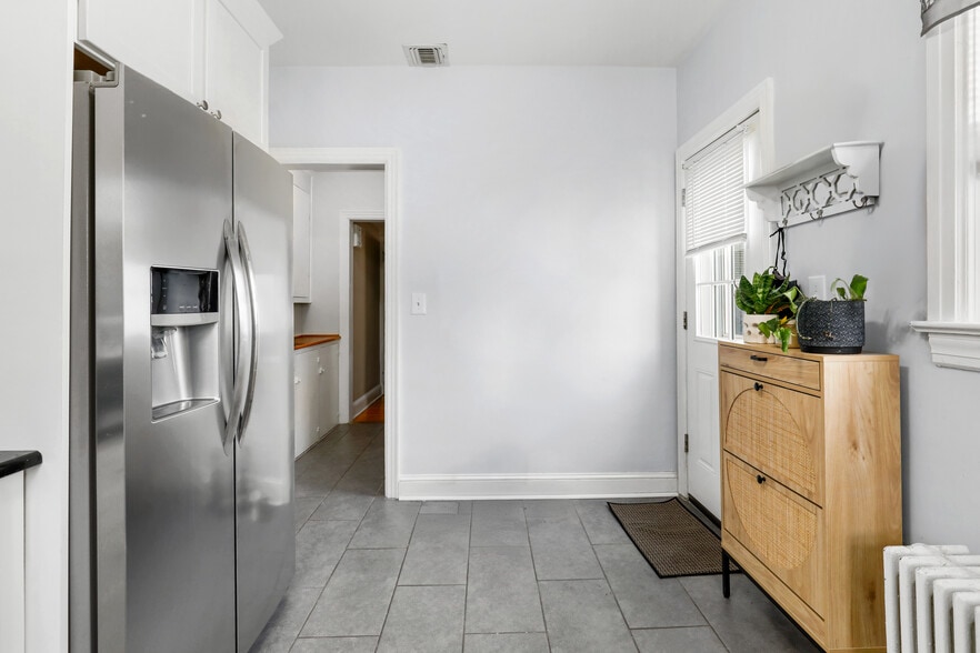 Building Photo - 37 Waverly Pl