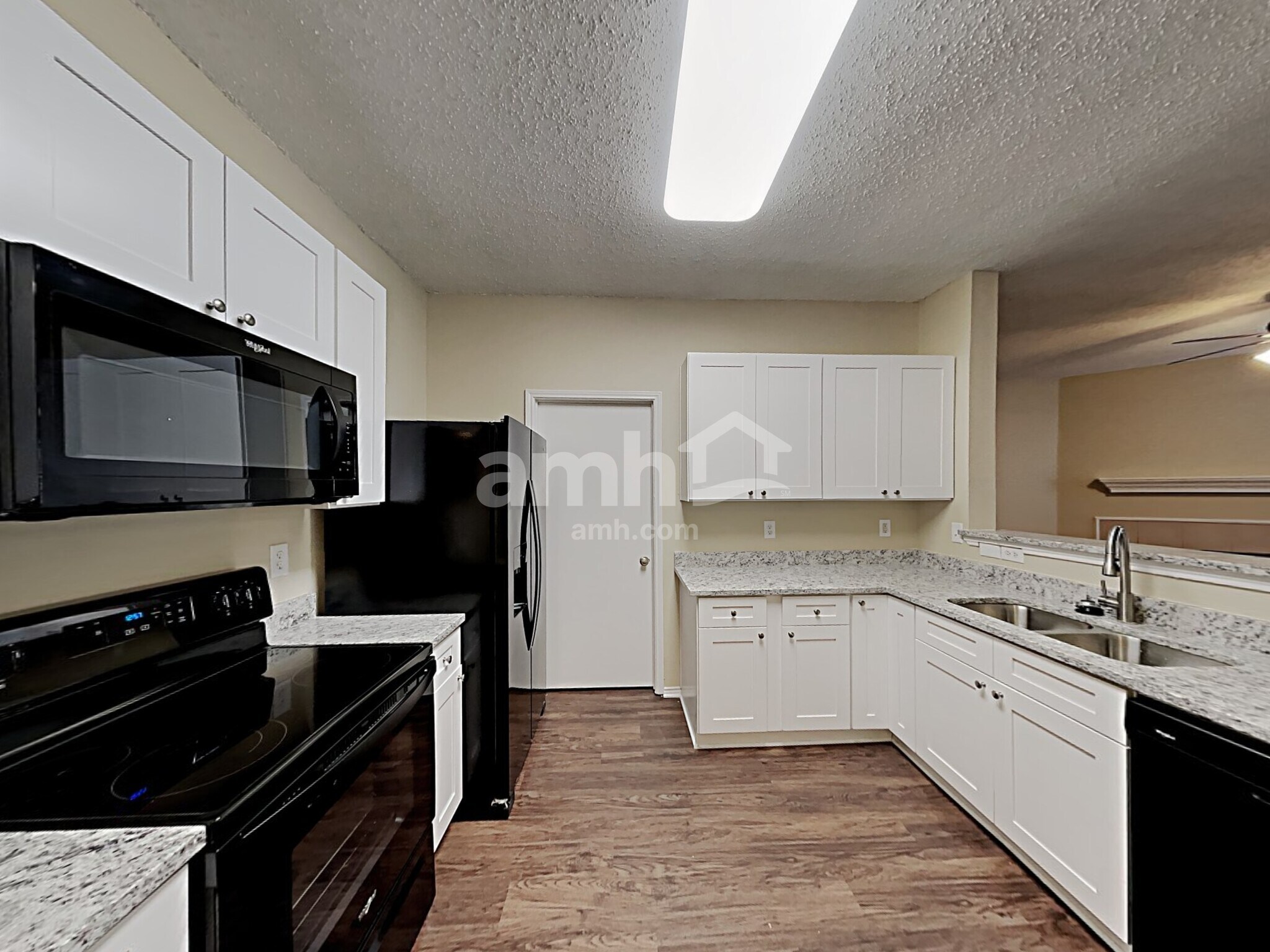 Building Photo - 10916 Fawn Valley Dr