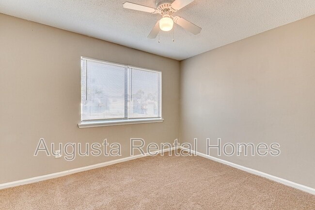 Building Photo - 2812 Thomas Ln