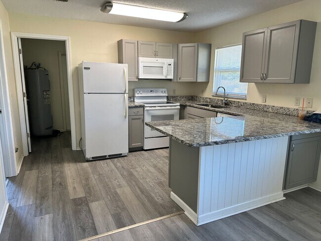 Building Photo - 11151 Pendleton Ave