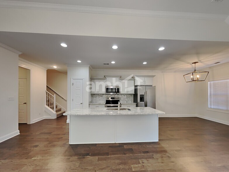Building Photo - 3284 Vineyard Dr S