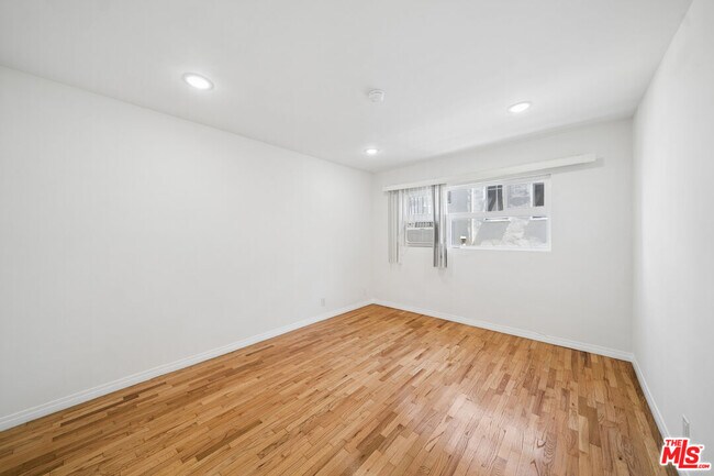 Building Photo - 1206 Hayworth Ave