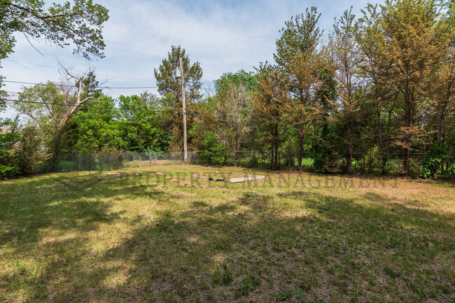 Building Photo - 1735 N Chautauqua St