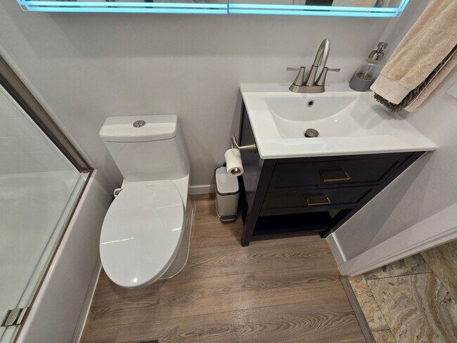 Building Photo - Updated - one story home in Moorpark's desirable Peach Hill neighborhood