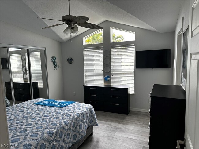 Building Photo - 158 Nanaimo Trail