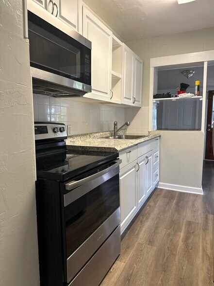Building Photo - 1118 SW Castle Heights Ter