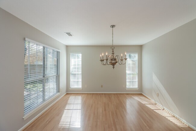 Building Photo - 160 W Golden Arrow Cir
