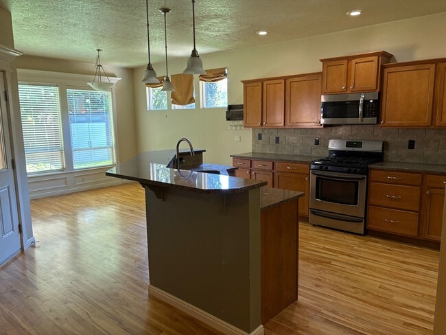 Building Photo - "Luxury Living: Stunning home with marble counter tops & Fireplace!"