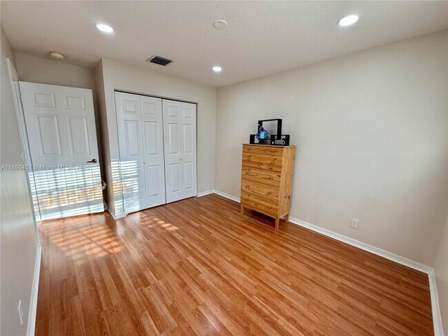 Building Photo - 1115 NW 132nd Ave