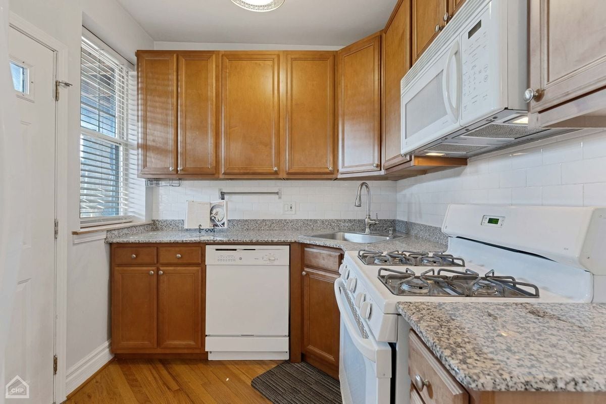 Building Photo - 2755 W Melrose St