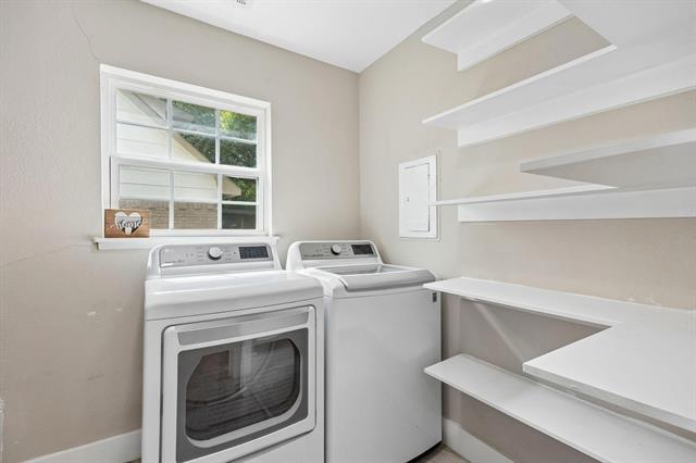 Building Photo - 8635 Strathmore Dr