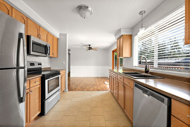 Building Photo - Charming 3-Bed Rental Home in Olympia | Pe...