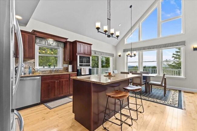 Building Photo - Contemporary with Gorgeous Views in Hinesburg, Vermont - Fully Furnished w/ Utilities Included