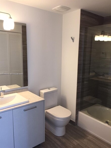 Building Photo - 1010 Brickell Ave