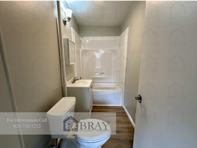 Building Photo - Fully remodeled cute cottage!