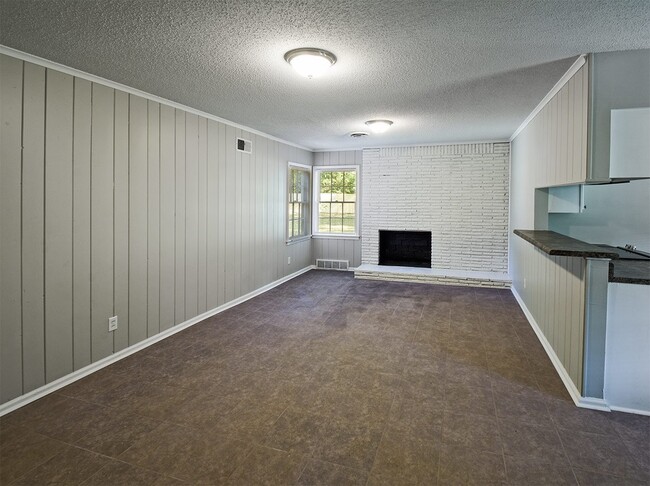 Building Photo - Charming home in north Memphis
