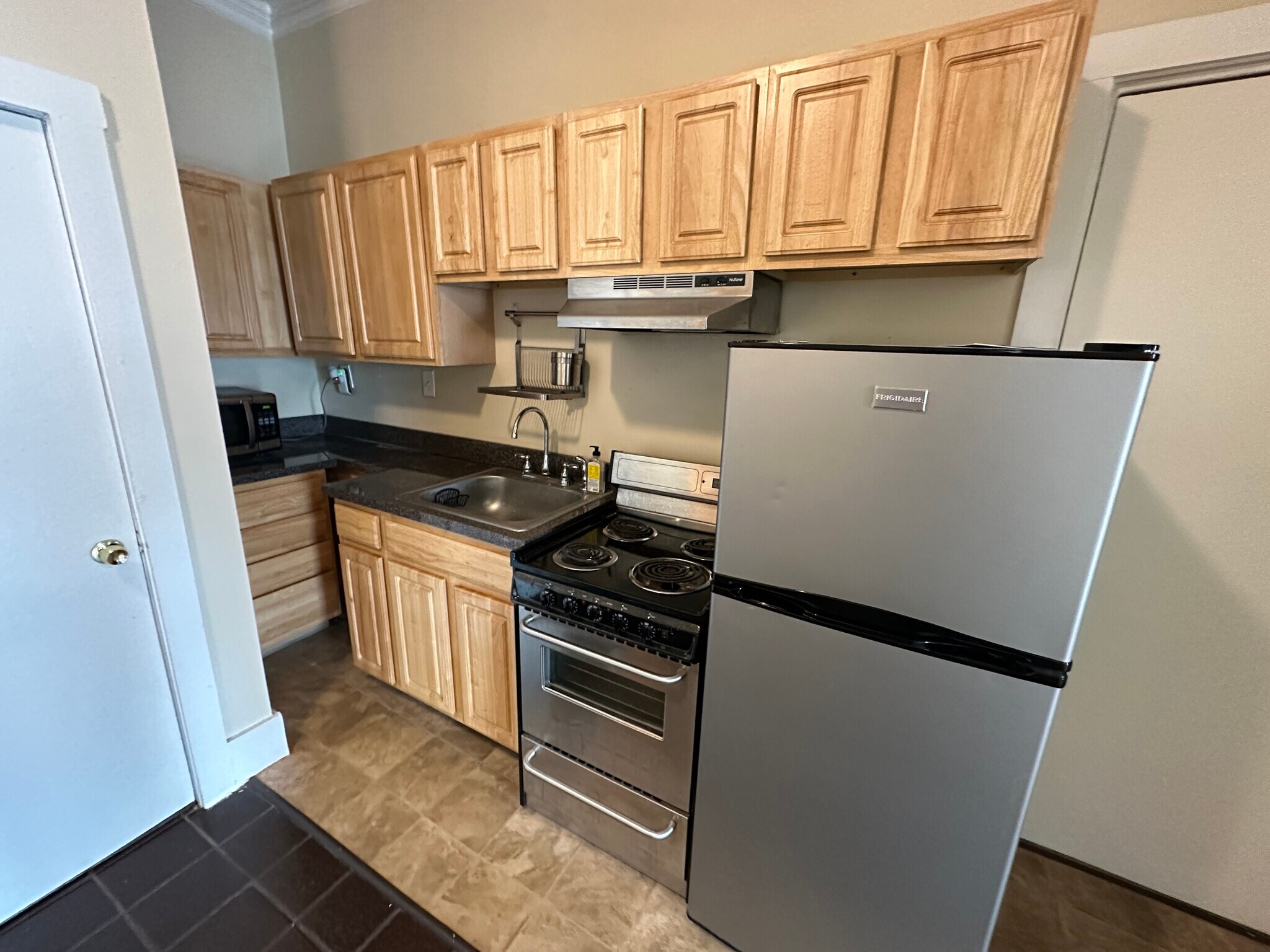 Building Photo - 375 Dorchester St