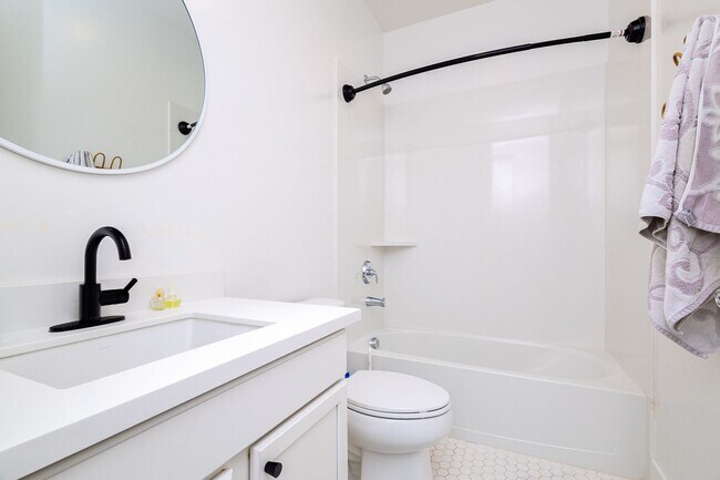 Building Photo - Gorgeous Custom Upgraded Serrano Home!