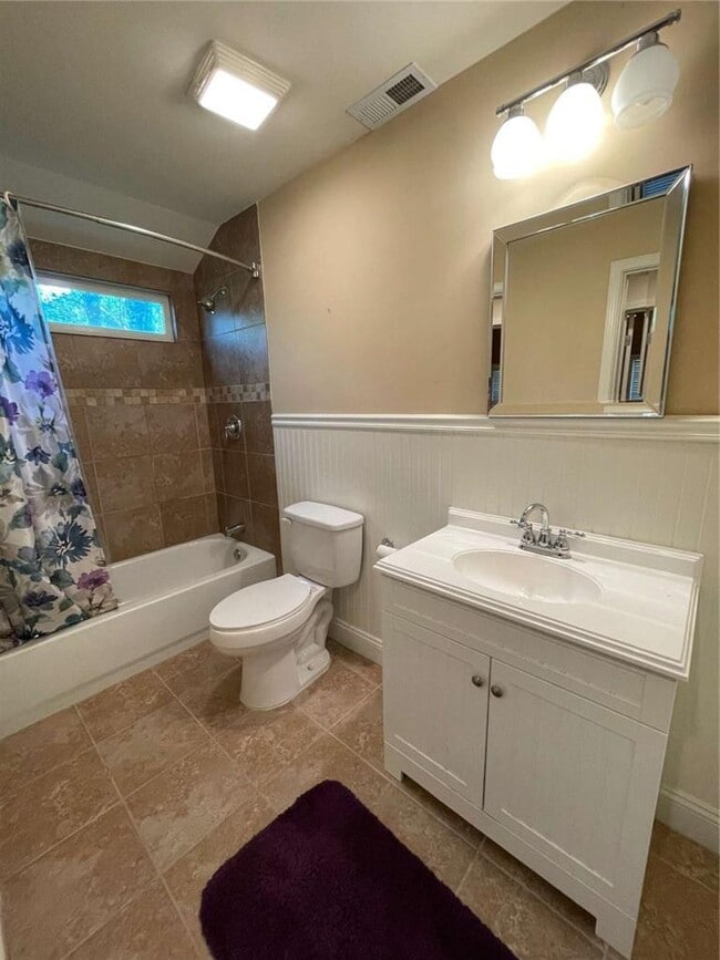 Building Photo - 1378 Greencrest Ct SW