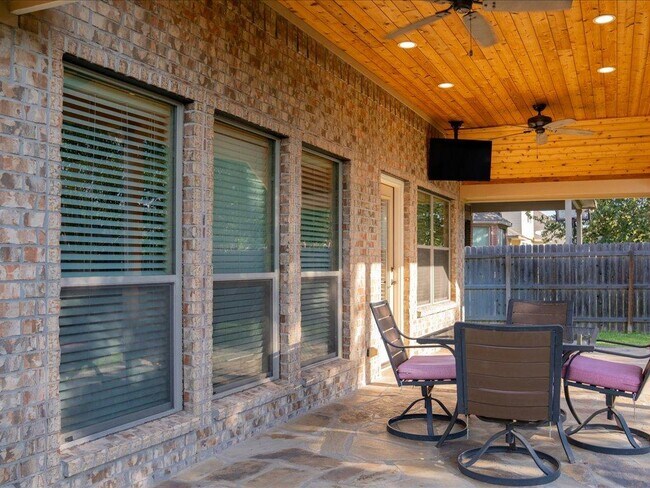 Building Photo - 26618 Camden Chase