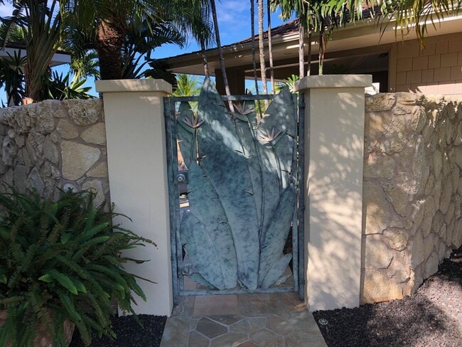 Building Photo - SOUTH MAUI BEAUTIFUL HOME WITH POOL IN MOANA ESTATES --