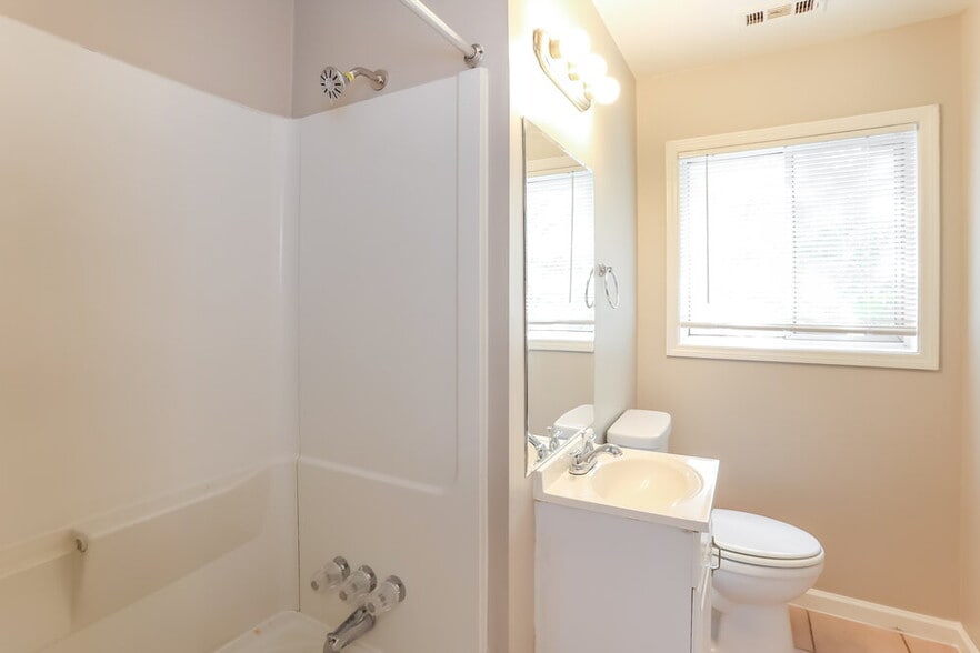 Building Photo - 1550 Flicker Rd