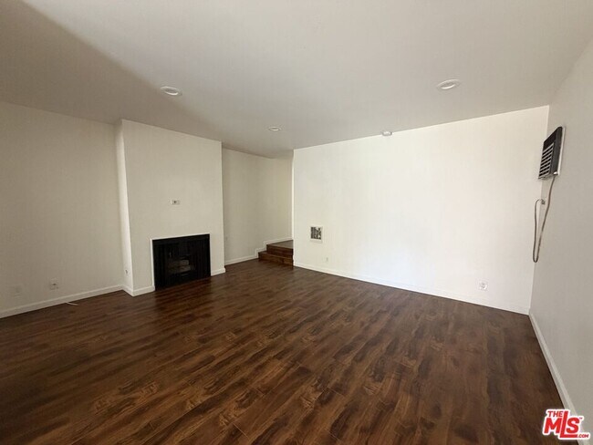 Building Photo - 1337 N Sierra Bonita Ave