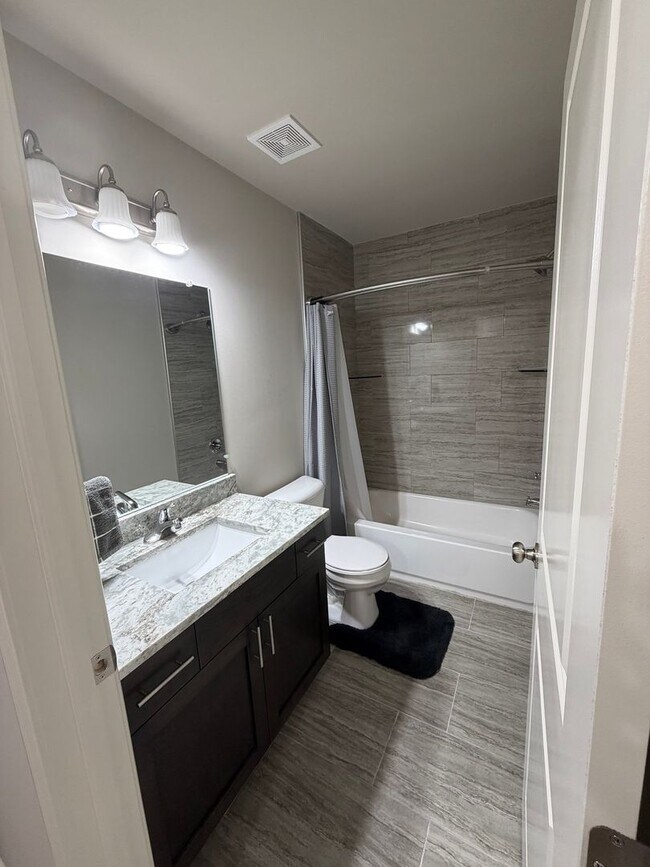 Building Photo - 13776 Grandeur Ave