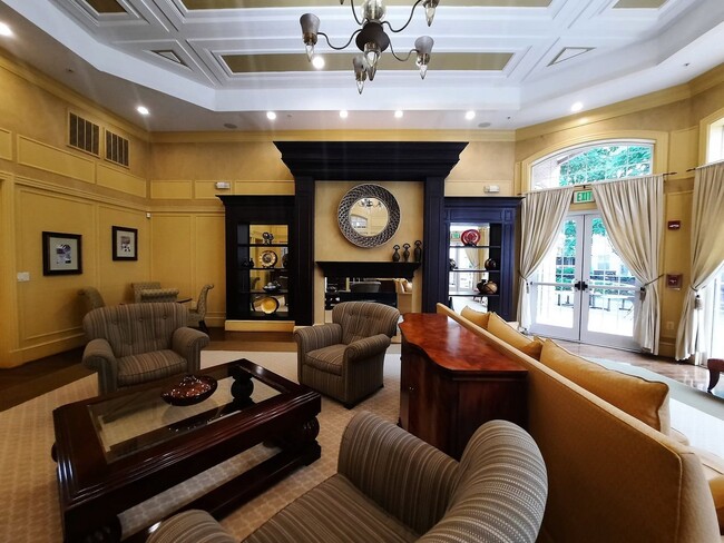 Building Photo - 1BR Condo in Upscale Highview. Enjoy Resor...
