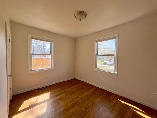 Building Photo - Charming 5 Bedroom/2 Bathroom Home with Large Backyard in Essex, MD!