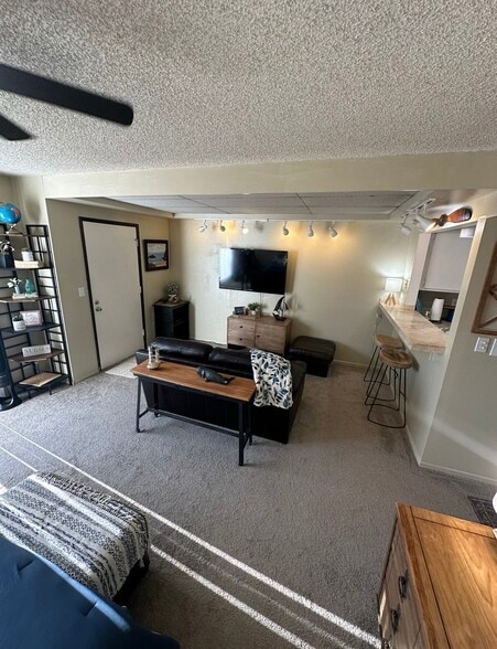 Living room/TV area - 3238 Ashford St
