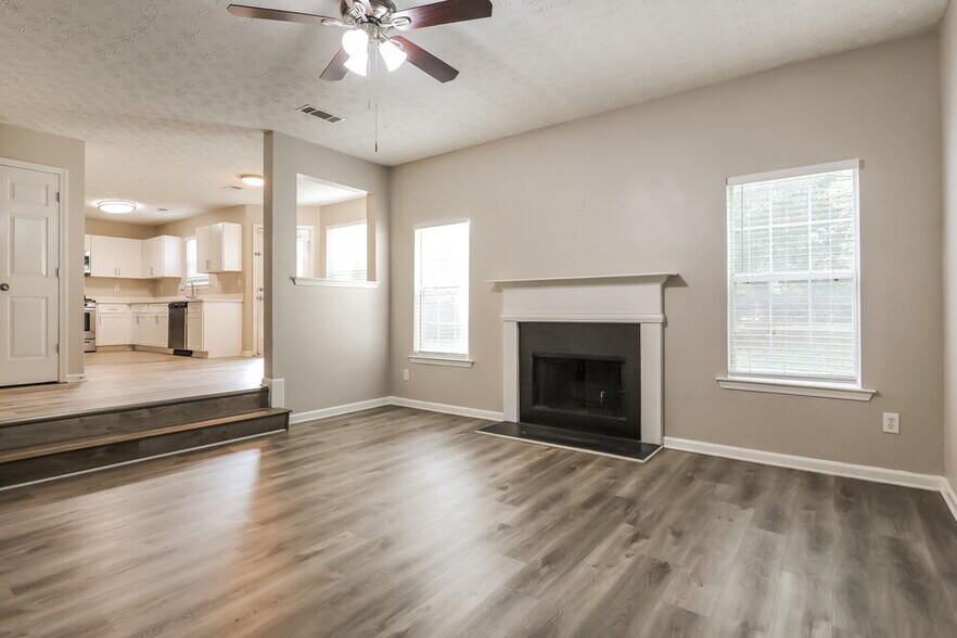 Building Photo - 550 Gardinia Dr