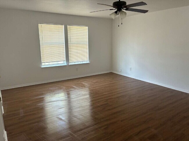 Building Photo - Four Bedroom/ Two and a Half Bed Home Near Brooks City Base
