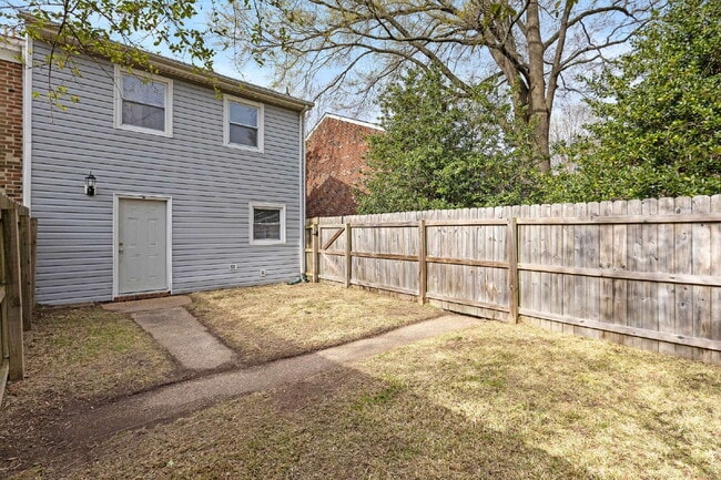 Building Photo - Western Branch Townhouse