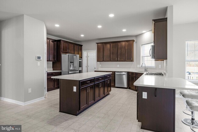 Building Photo - 243 Wavyleaf Dr