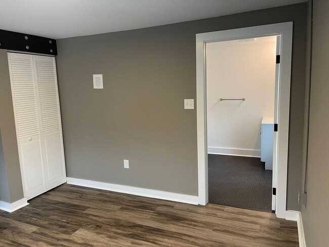 Building Photo - Merchants Lofts V Upgraded 1 Bedroom